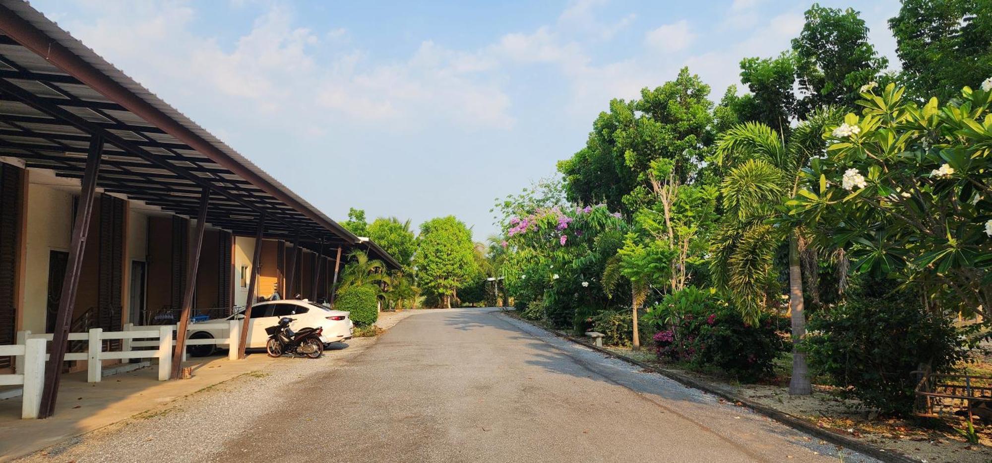 ตะวันวิลเลจ Hotel Ban Khlong Yang Kültér fotó