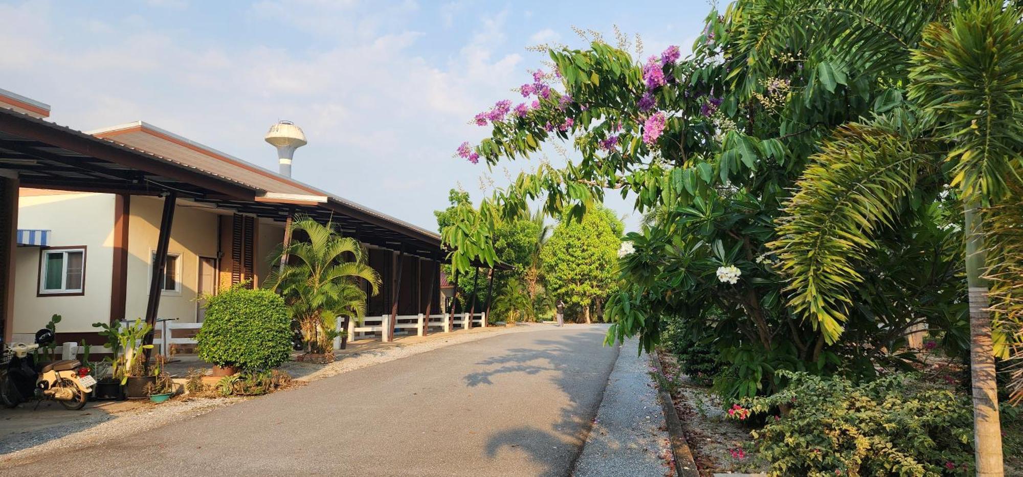 ตะวันวิลเลจ Hotel Ban Khlong Yang Kültér fotó